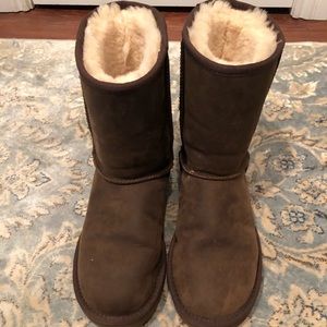 Ugg short brown boots! Worn a few times.